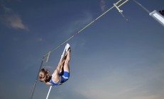 开云体育官网-银石孤影，塞恩斯扛鼎，阿斯顿马丁力克索伯的戏剧性绝杀