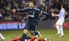 开云体育APP下载-极速与绿茵，F1街道赛轰鸣中的银河战舰回响