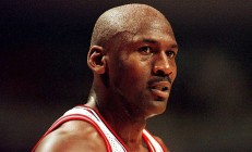 开云体育登录-NBA传奇球星迈克尔·乔丹出席篮球活动，受瞩目的简单介绍