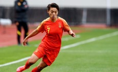 开云体育下载-西班牙女足领跑榜单，挑战者蜂拥而至