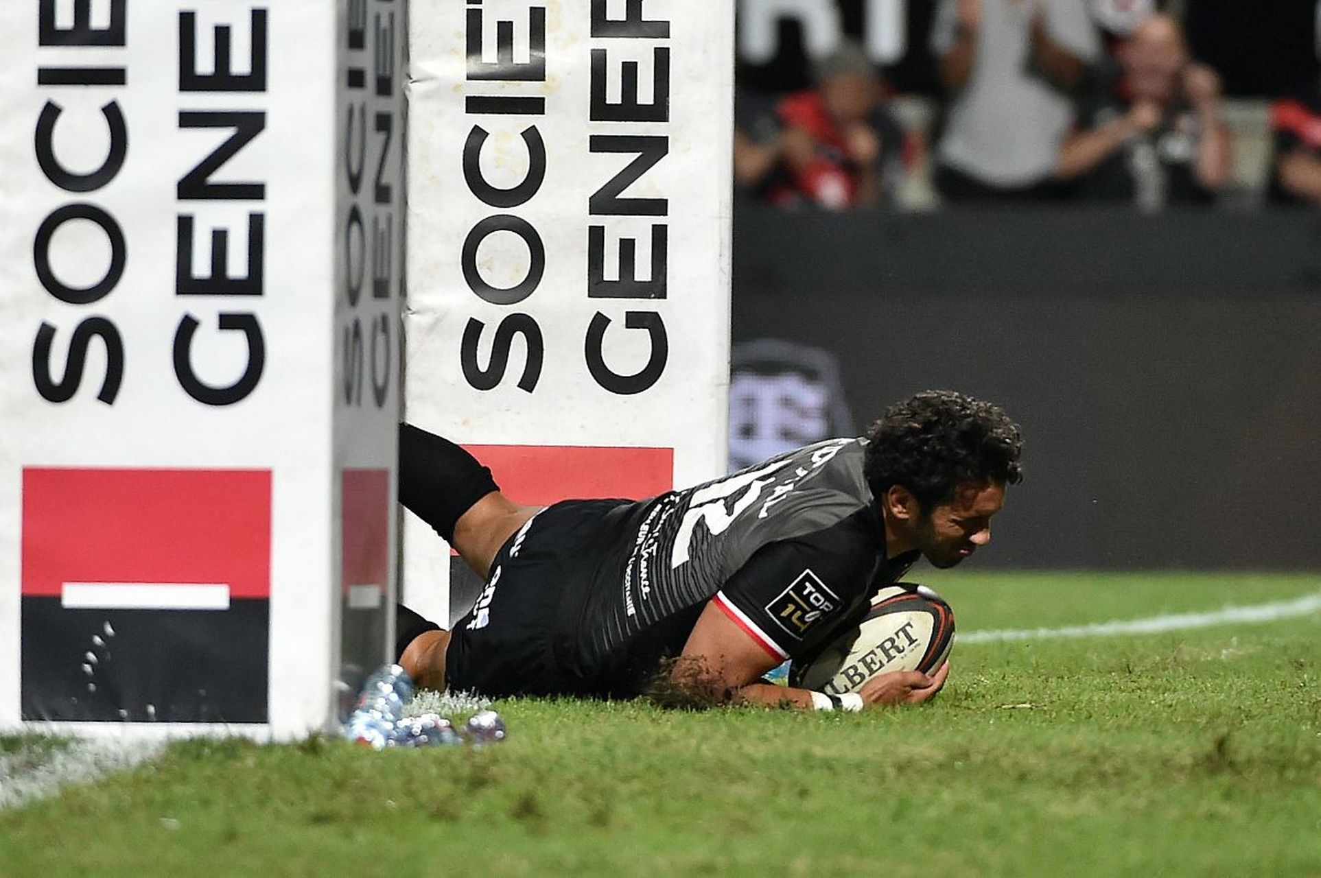 赛场上的竞争激烈程度令人震撼