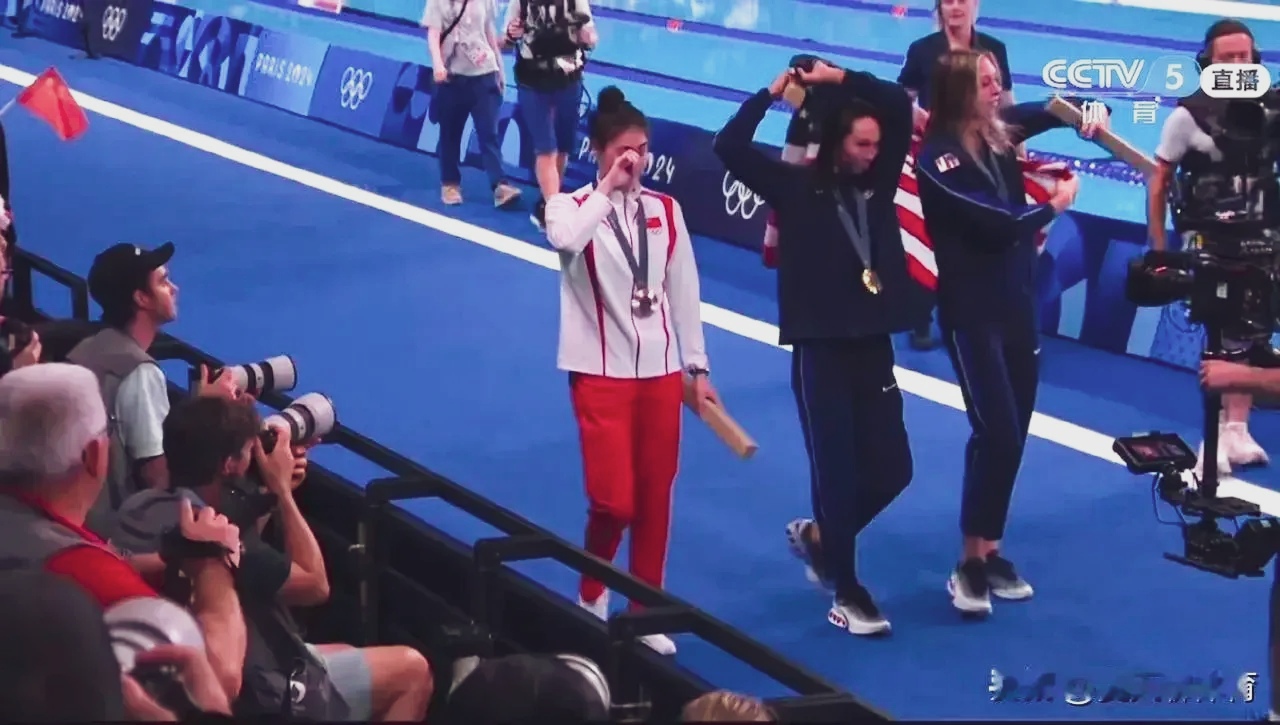 夺冠瞬间！选手泪洒赛场，荣誉属于他们的简单介绍