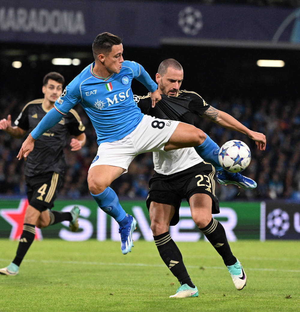 热那亚客场力克对手，获得胜利