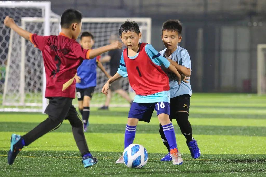 精彩比赛！球队搏击尽展英姿的简单介绍