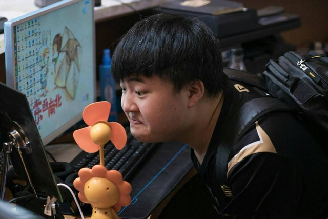 HKA轻取IG，Uzi极限生还后反打焦点之战成都决赛之夜，让粉丝疯狂欢呼的简单介绍