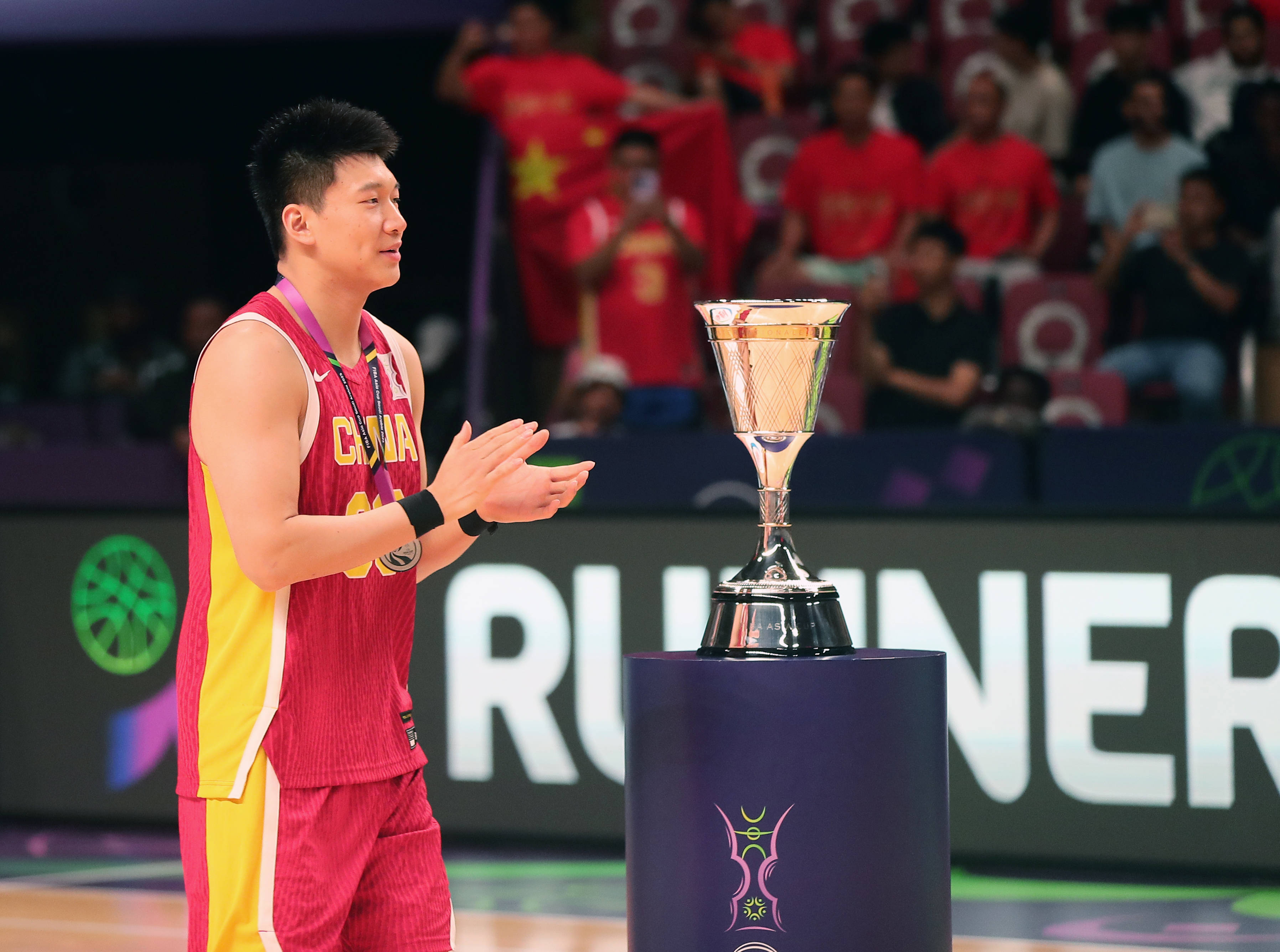 激烈角逐！中国篮球联赛争夺冠军荣誉