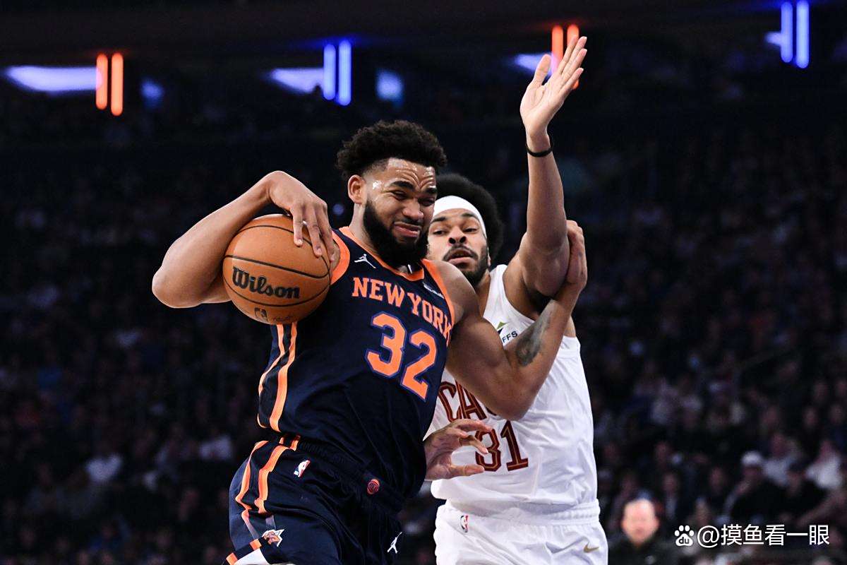 小牛狂胜马刺：唐斯表现亮眼率队取得大胜彻底压制对手的简单介绍