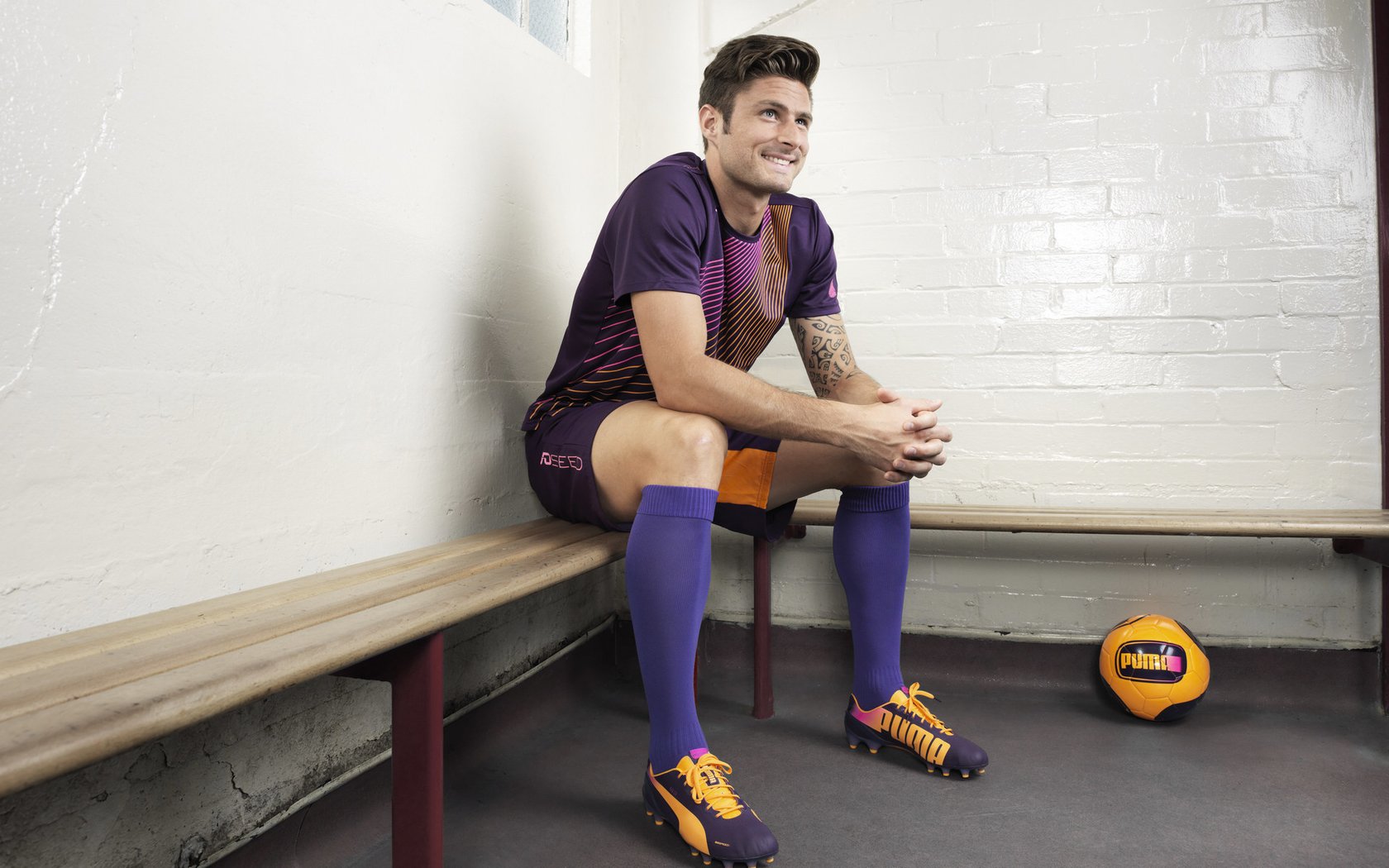 深圳湾的逆光一投,当拉文在虚构的生死战里切开时间