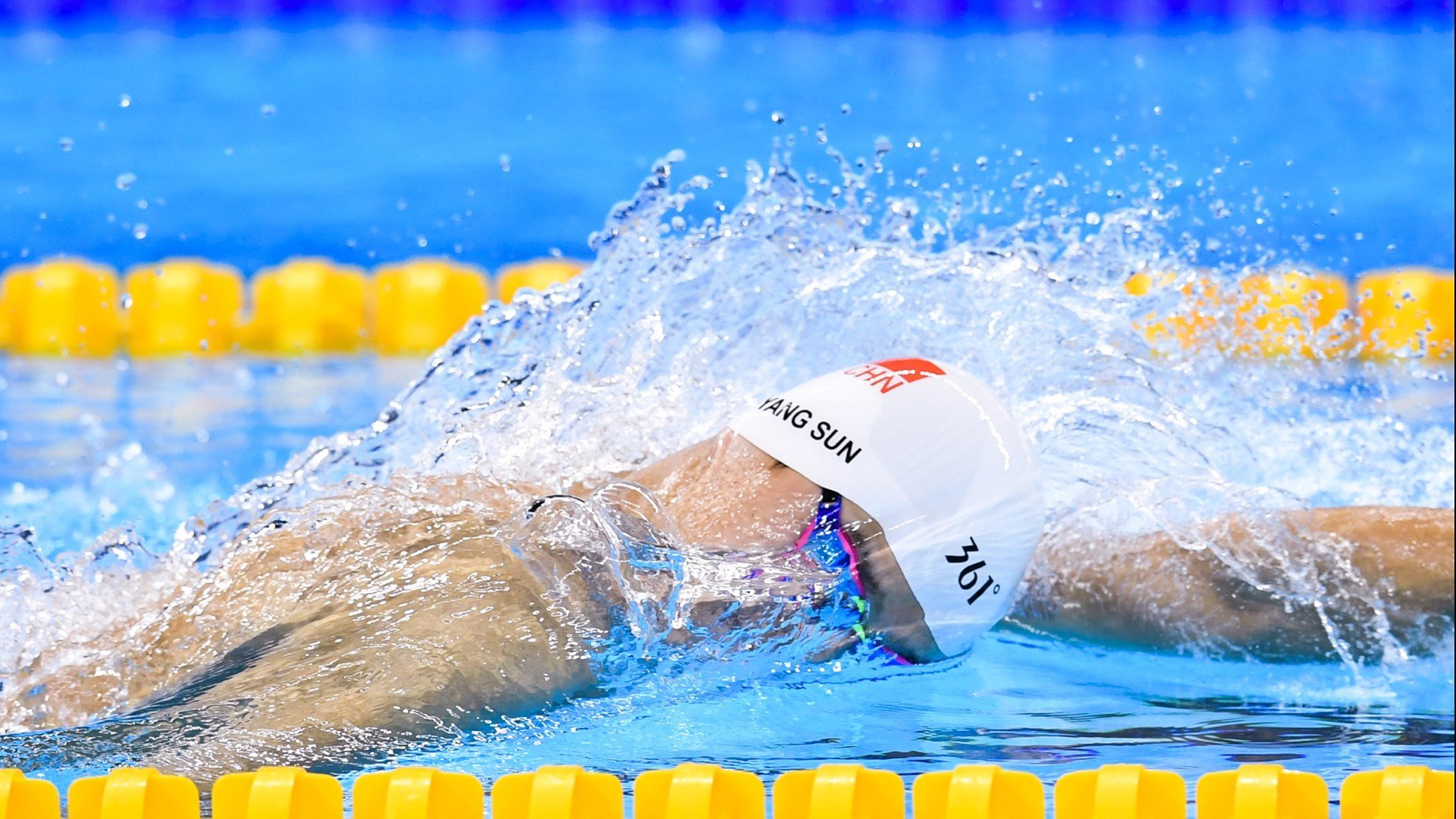 华丽重剑,伊布的持续杀伤让巴萨与马赛的攻防天平瞬间倾斜